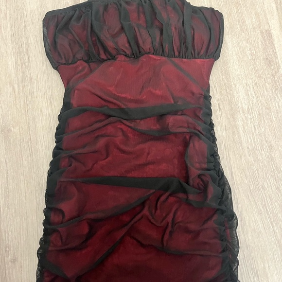 Red scrunched dress - Picture 4 of 6